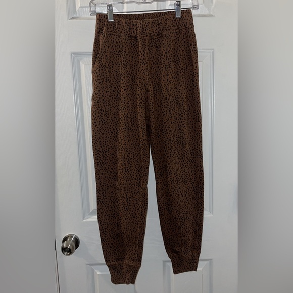 Abercrombie & Fitch Leopard Print City Joggers - Picture 4 of 6